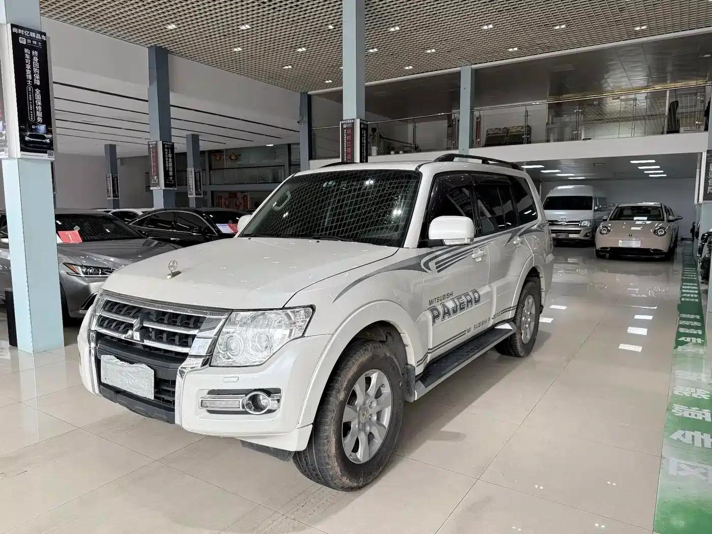 2018 Pajero Imported 3.0L Automatic Luxury Edition — миниатюра 1