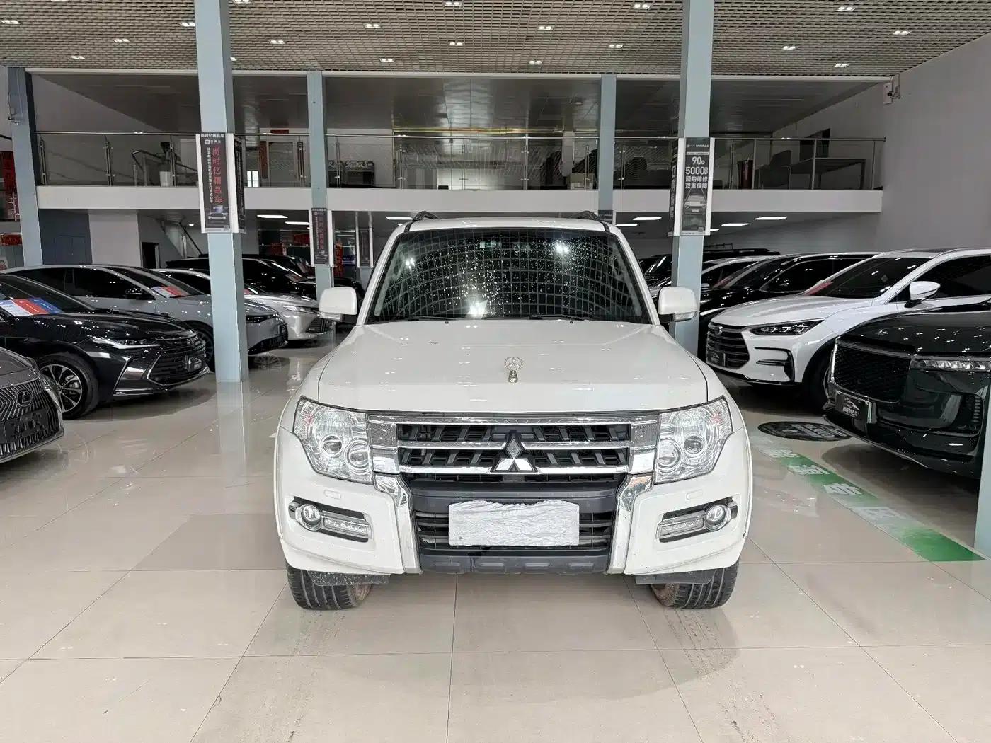 2018 Pajero Imported 3.0L Automatic Luxury Edition — миниатюра 2