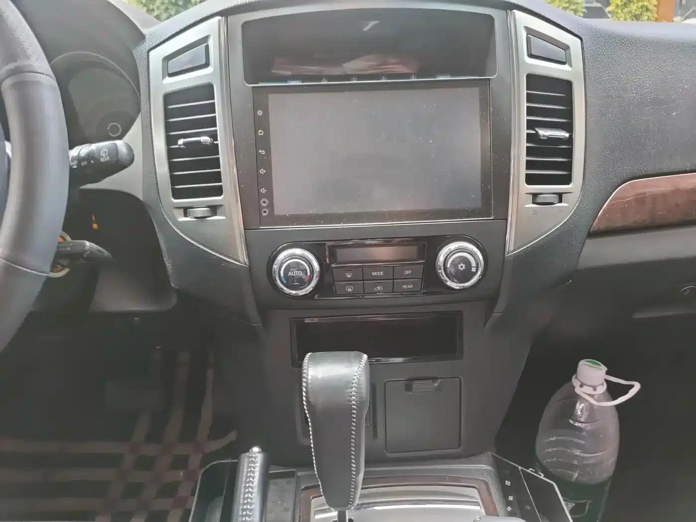 2018 Pajero Imported 3.0L Automatic Luxury Edition — миниатюра 11