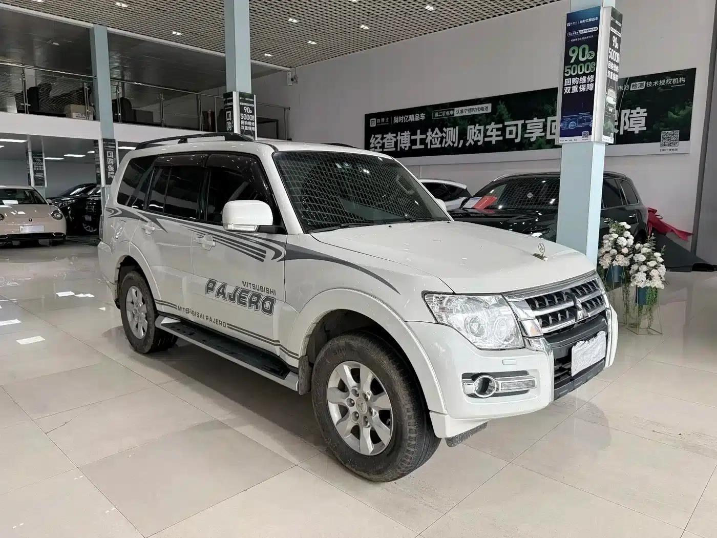 2018 Pajero Imported 3.0L Automatic Luxury Edition — миниатюра 3