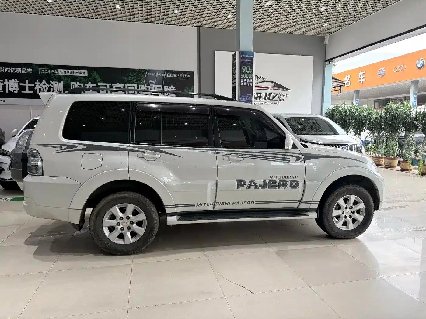2018 Pajero Imported 3.0L Automatic Luxury Edition — миниатюра 4