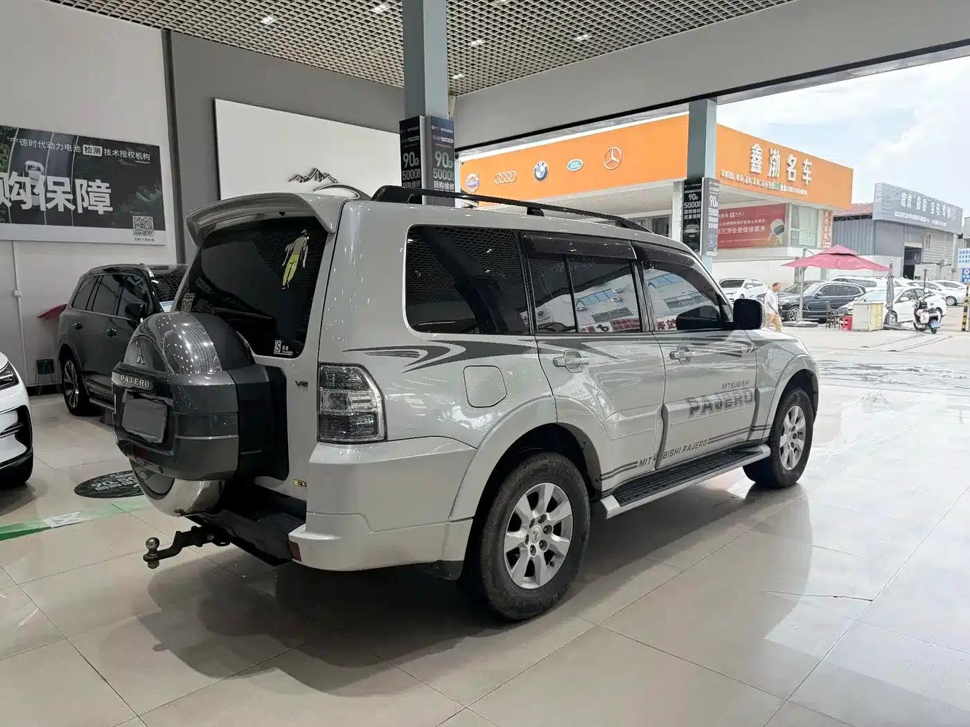 2018 Pajero Imported 3.0L Automatic Luxury Edition — миниатюра 6