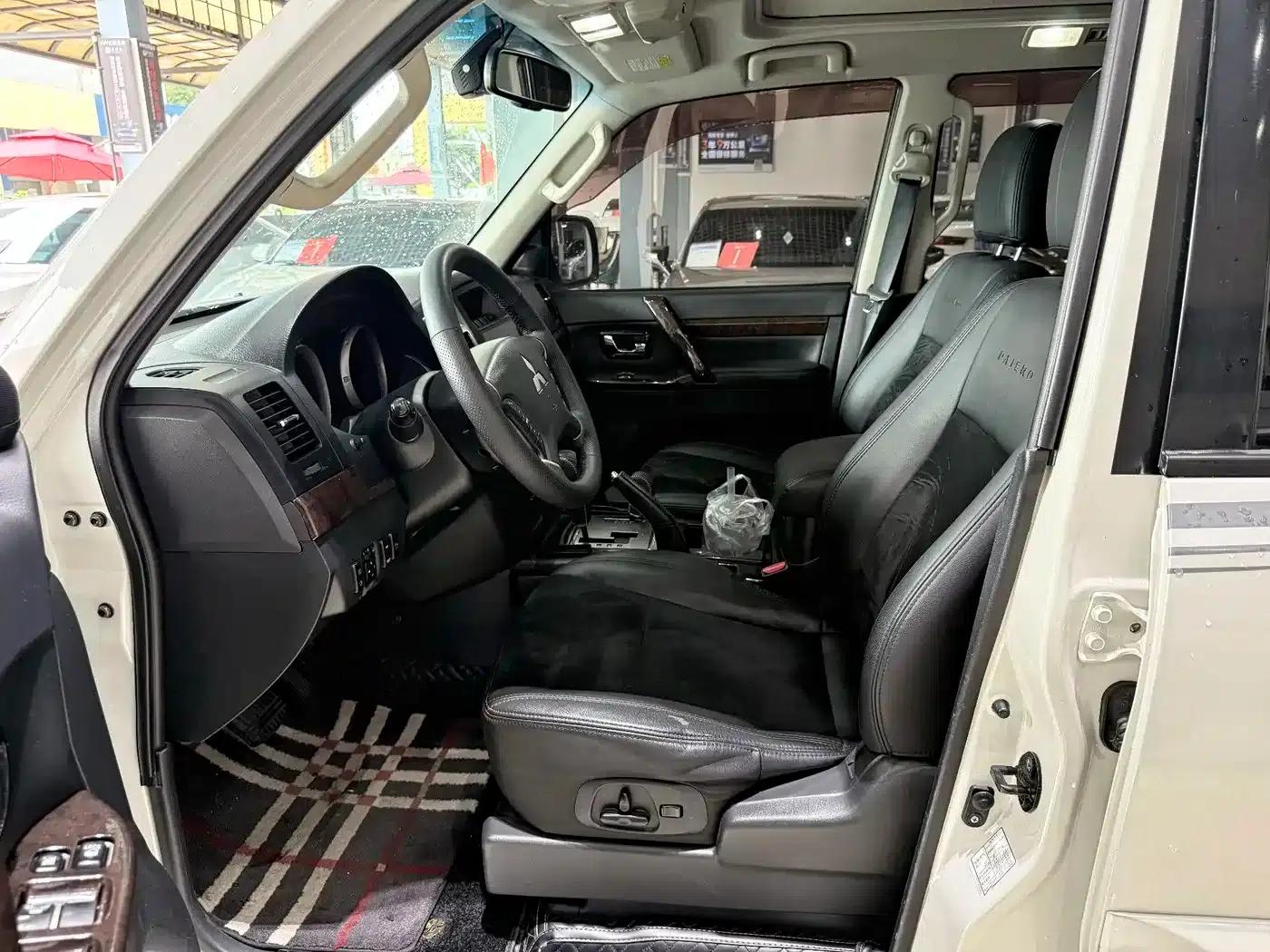 2018 Pajero Imported 3.0L Automatic Luxury Edition — миниатюра 7