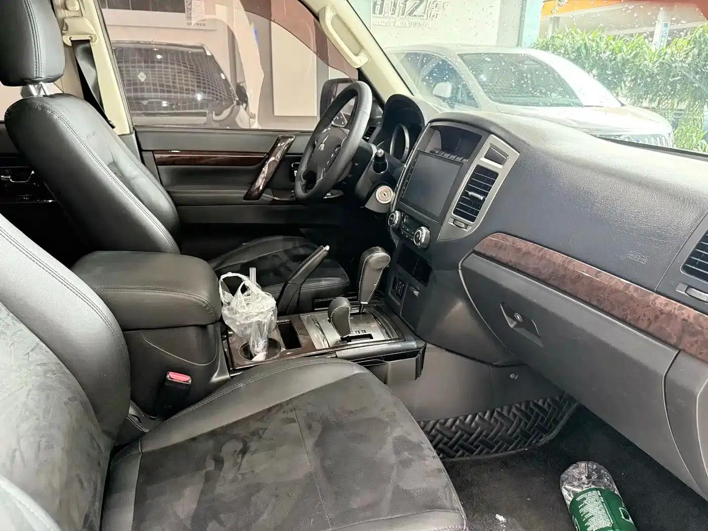 2018 Pajero Imported 3.0L Automatic Luxury Edition — миниатюра 9