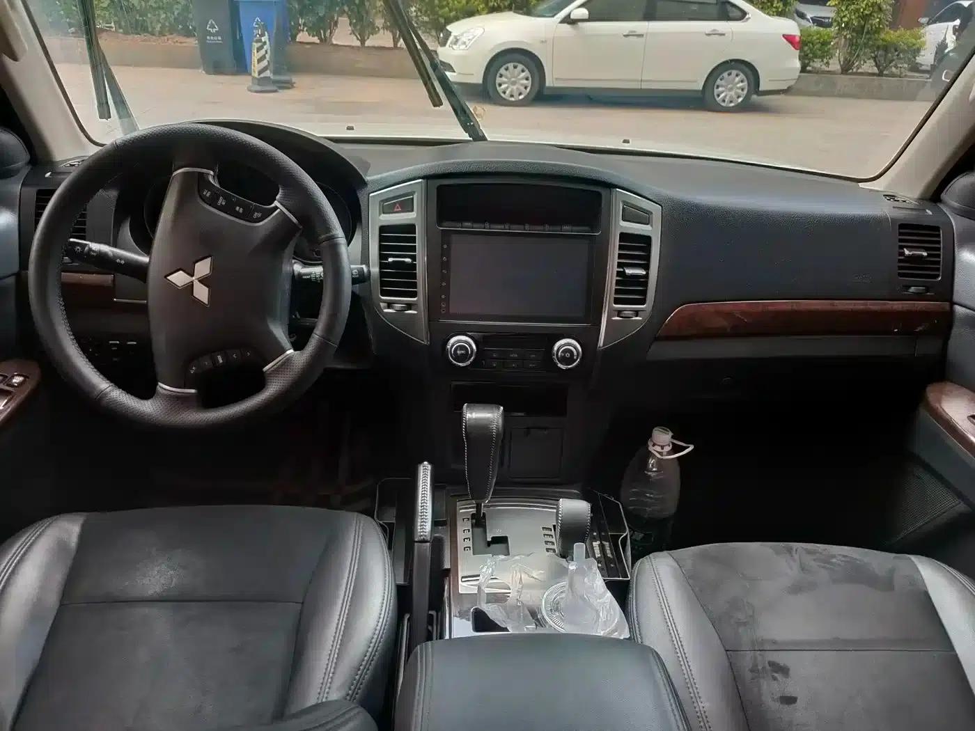 2018 Pajero Imported 3.0L Automatic Luxury Edition — миниатюра 10