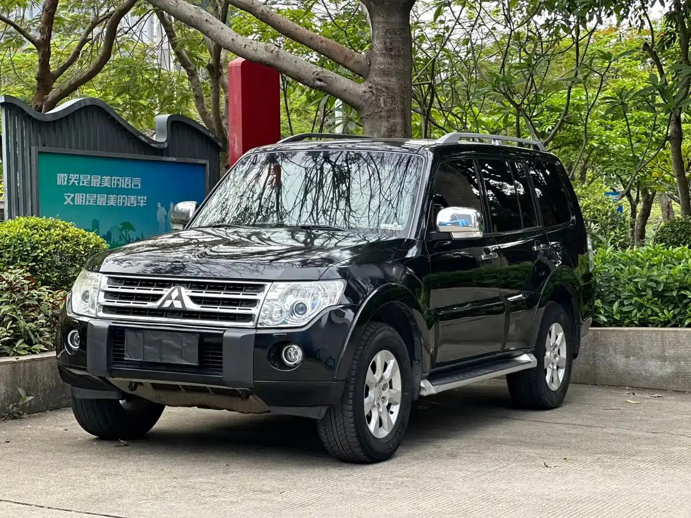 2011 Pajero V93 (Imported) 3.0L Automatic — миниатюра 1