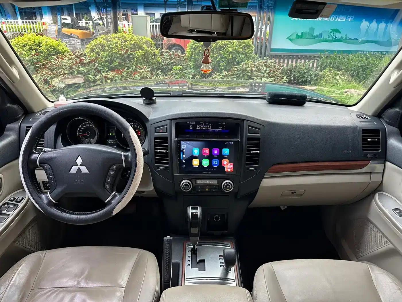 2011 Pajero V93 (Imported) 3.0L Automatic — миниатюра 5
