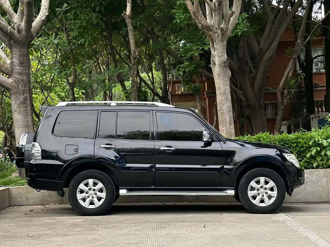 2011 Pajero V93 (Imported) 3.0L Automatic — миниатюра 9