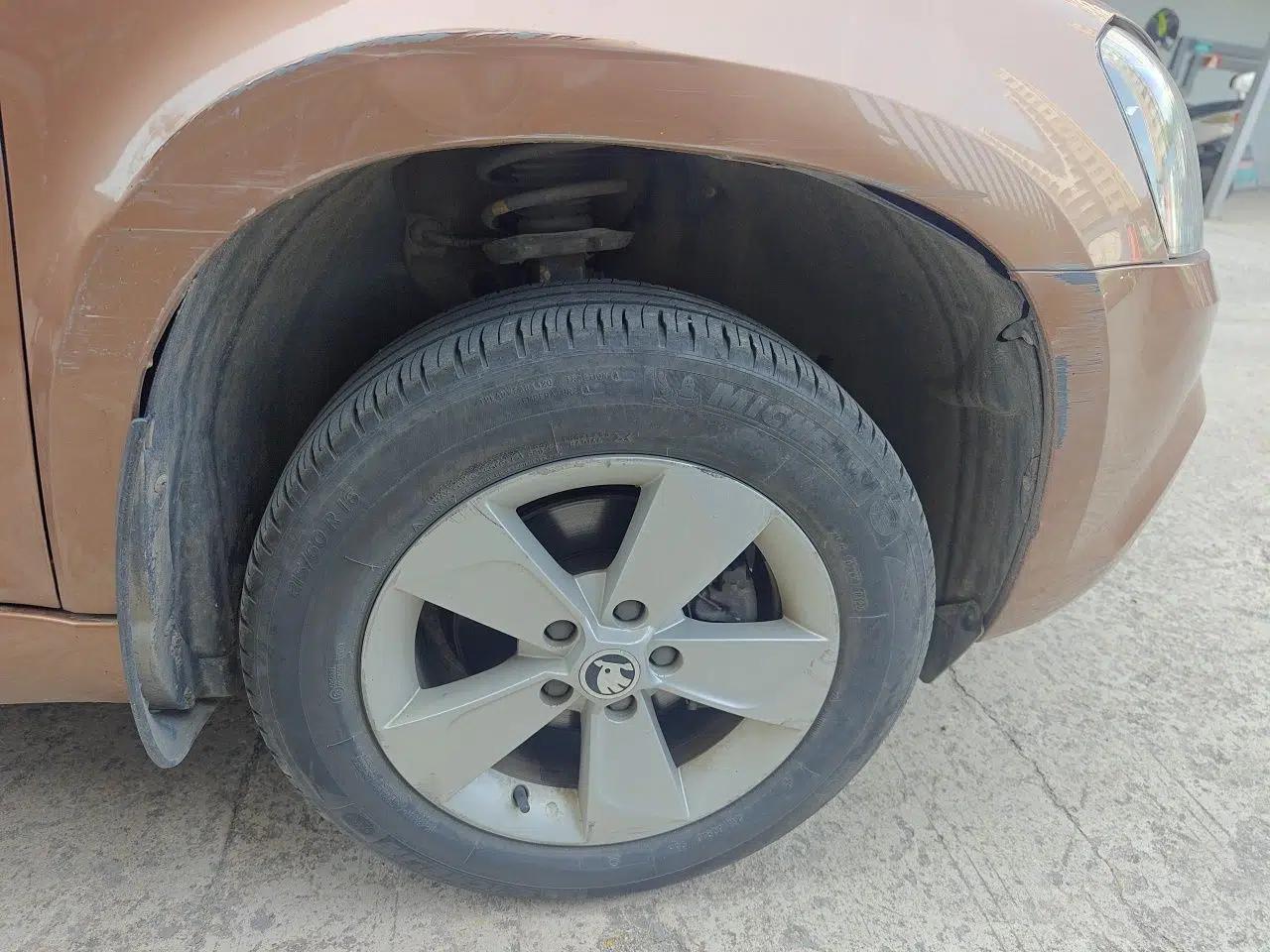 Skoda Yeti 2014 1.6L Manual Colorful Edition — миниатюра 2