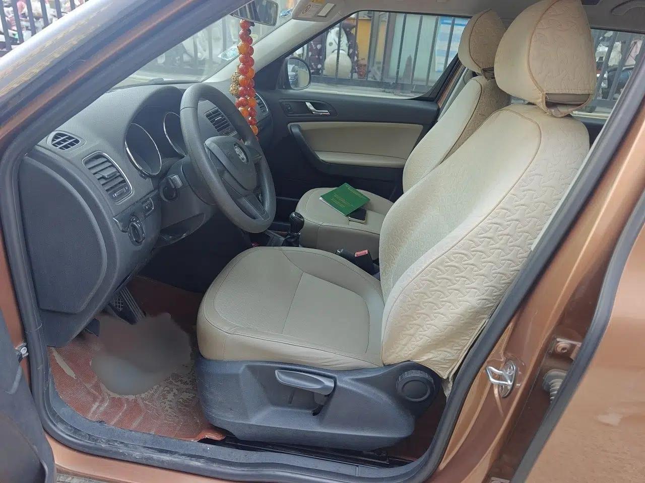 Skoda Yeti 2014 1.6L Manual Colorful Edition — миниатюра 12