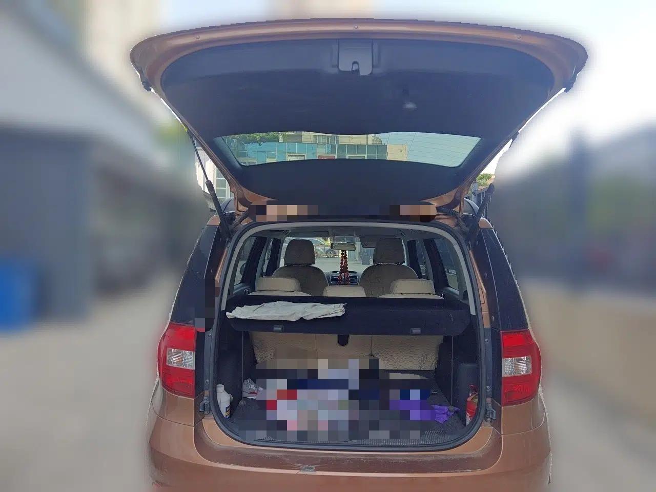 Skoda Yeti 2014 1.6L Manual Colorful Edition — миниатюра 14