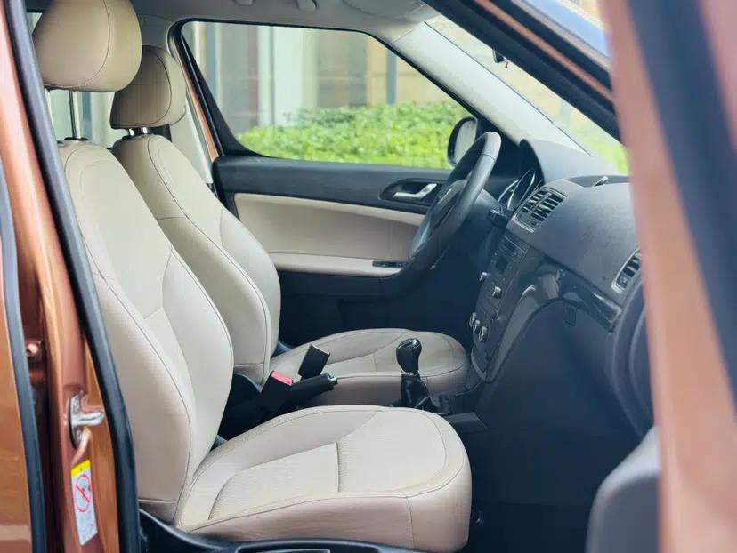 Skoda Yeti 2014 1.6L Manual Colorful Edition — миниатюра 15