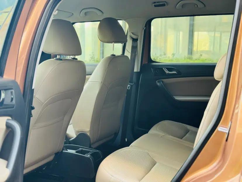 Skoda Yeti 2014 1.6L Manual Colorful Edition — миниатюра 16