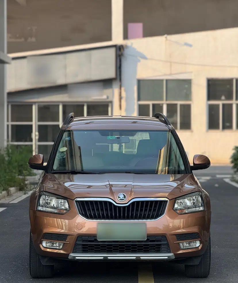 Skoda Yeti 2014 1.6L Manual Colorful Edition — миниатюра 4