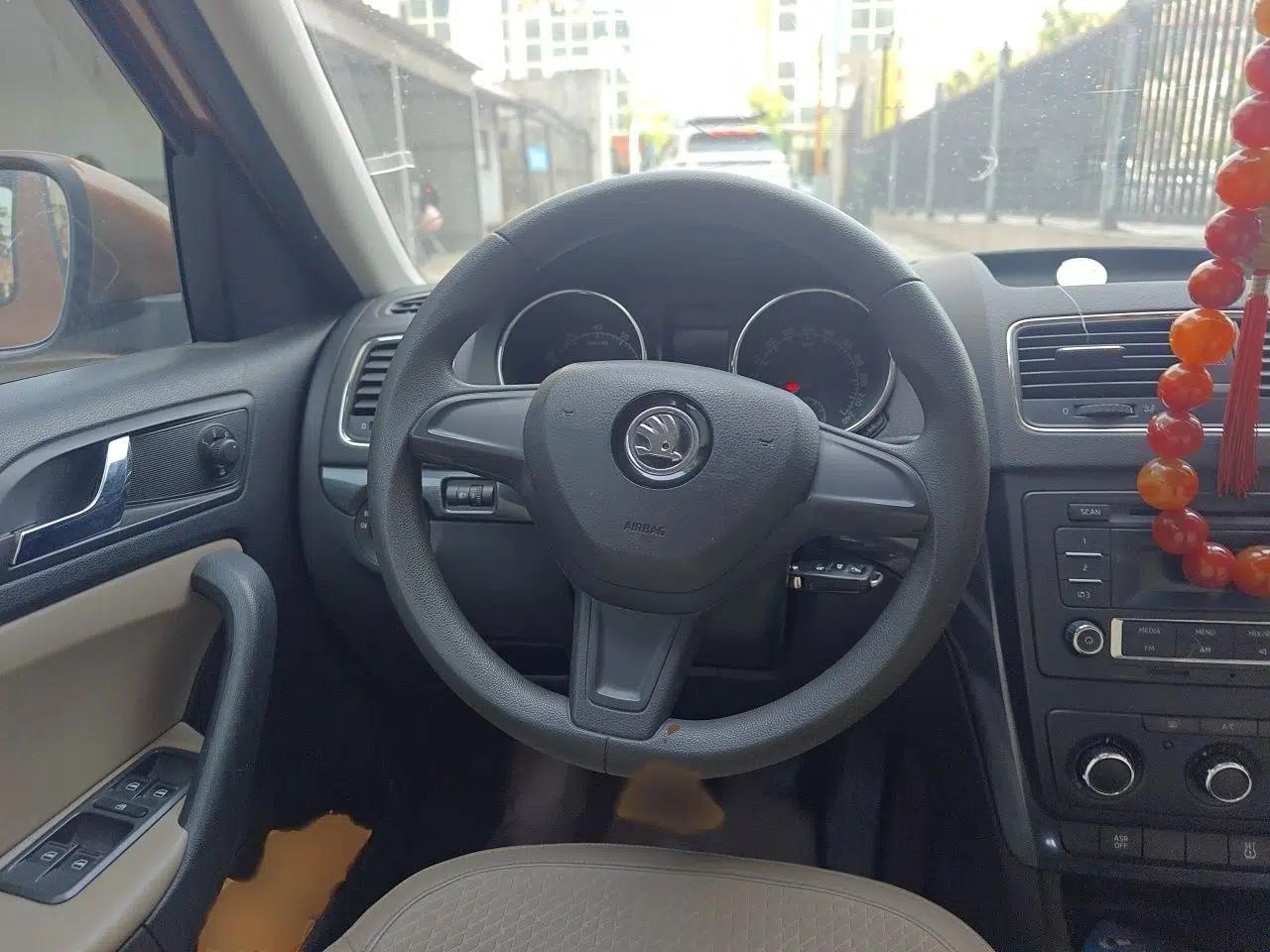 Skoda Yeti 2014 1.6L Manual Colorful Edition — миниатюра 7