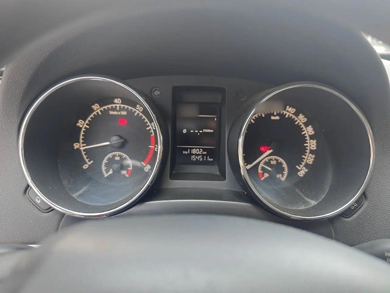 Skoda Yeti 2014 1.6L Manual Colorful Edition — миниатюра 8
