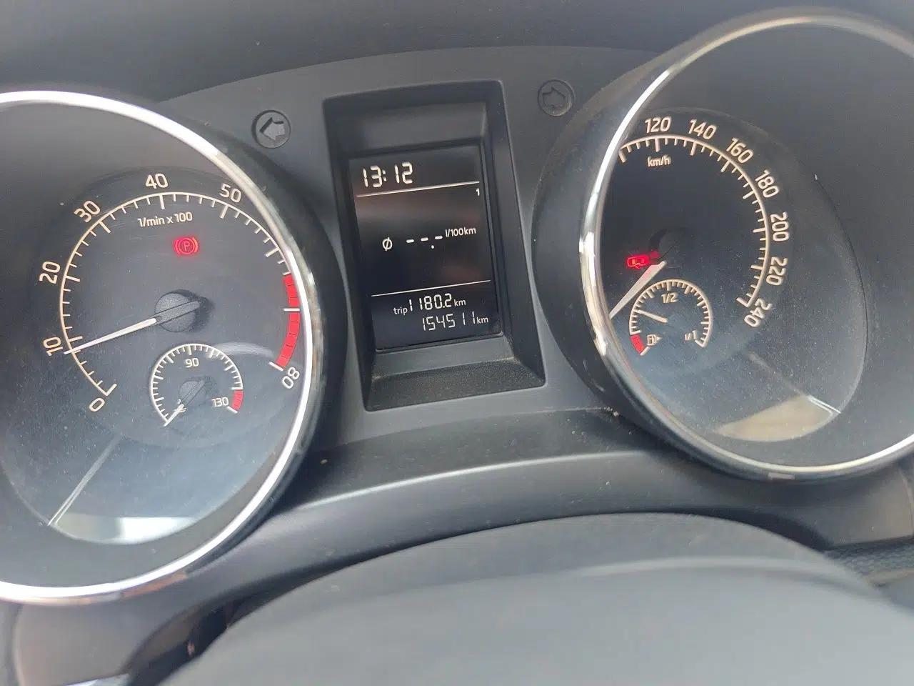 Skoda Yeti 2014 1.6L Manual Colorful Edition — миниатюра 9