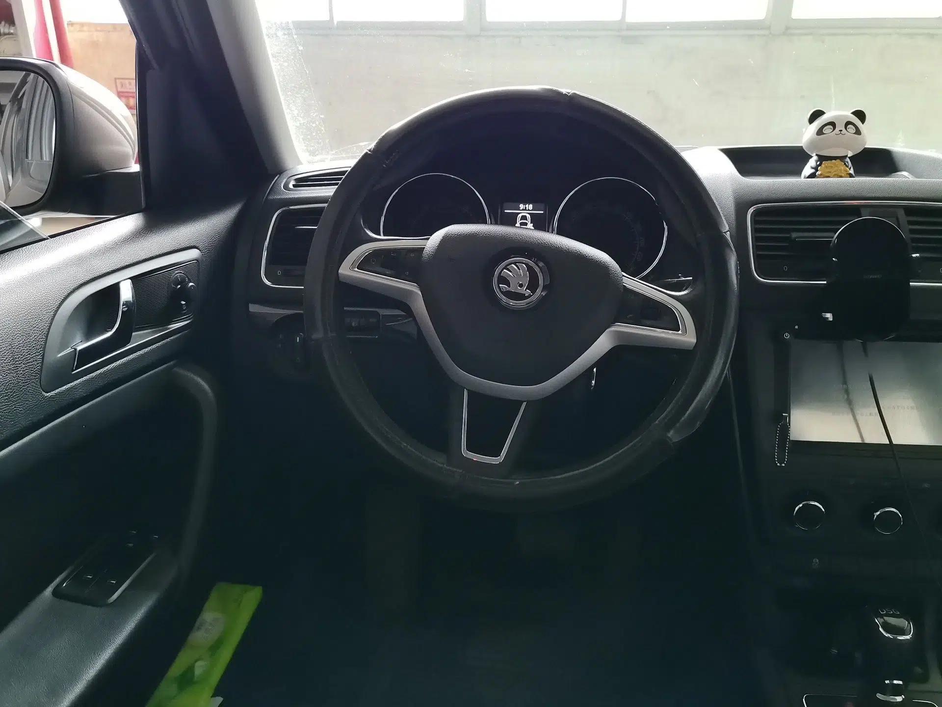 Skoda Yeti 2017 TSI280 DSG Car Enjoy Brothers Edition — миниатюра 11
