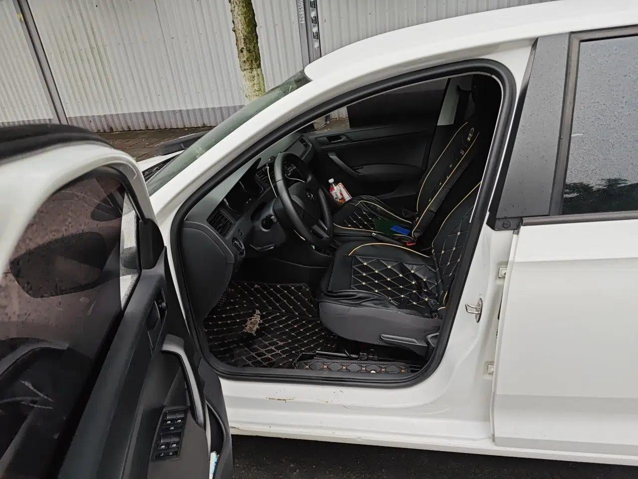 Skoda Rapid Spaceback 2019 Revised Version 1.5L Automatic Standard Edition China V Standard — миниатюра 17