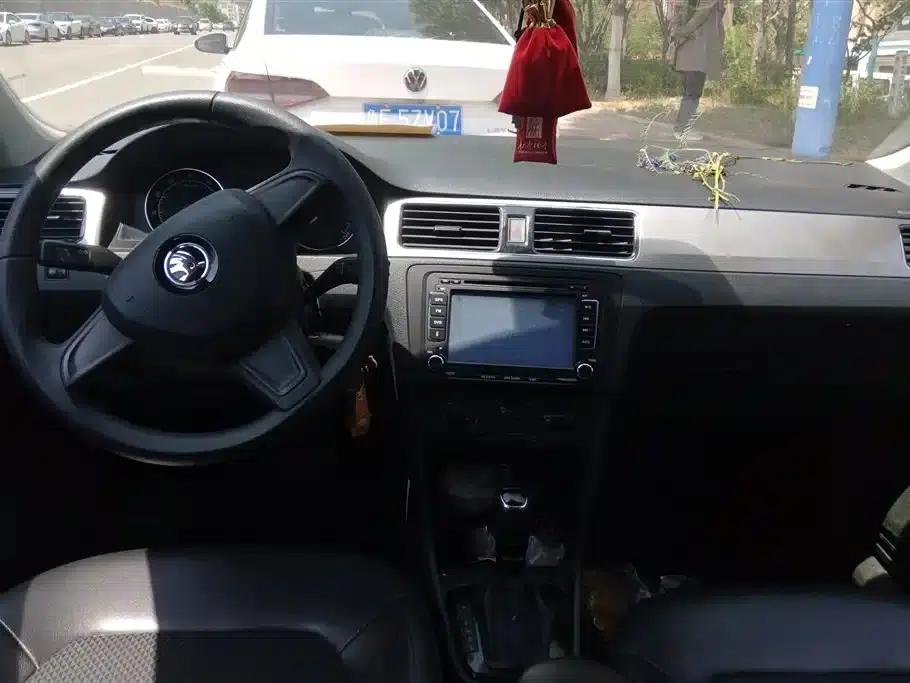 Rapid 2014 1.6L Automatic Enjoy Edition — миниатюра 12