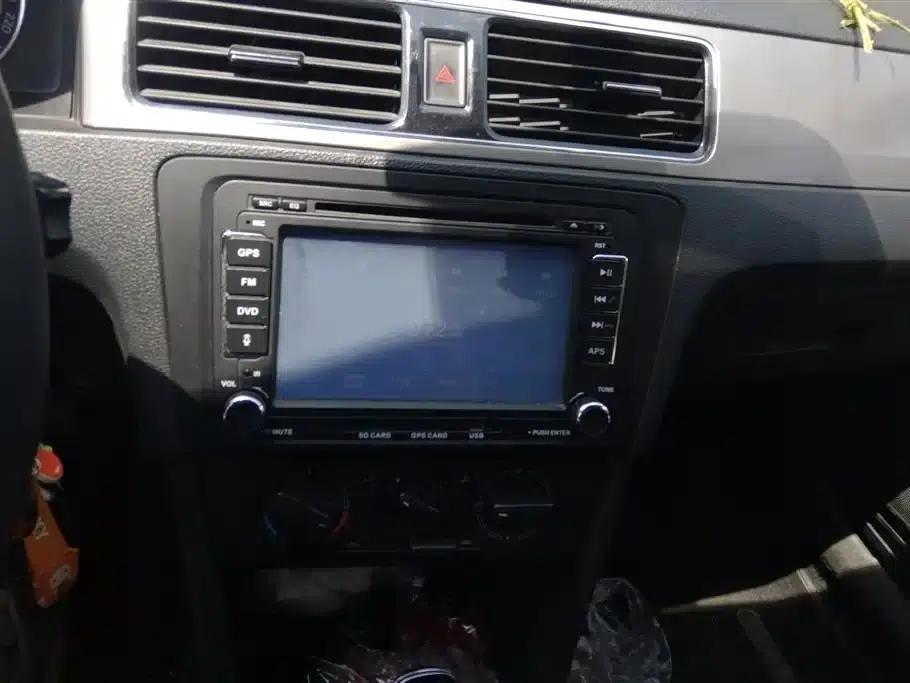 Rapid 2014 1.6L Automatic Enjoy Edition — миниатюра 13