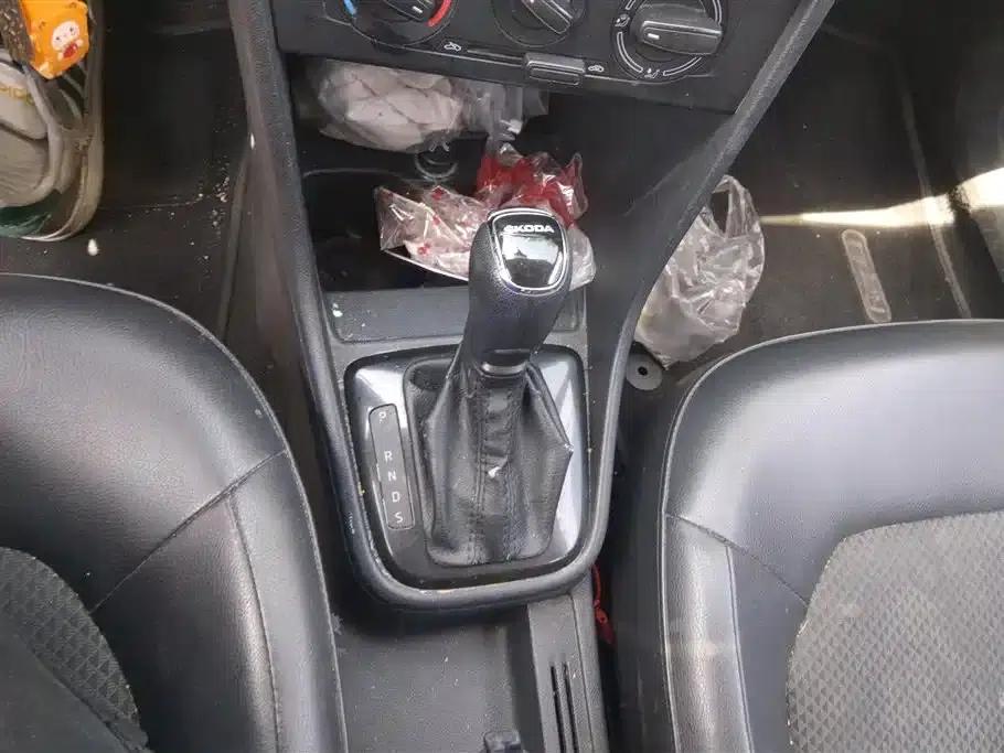 Rapid 2014 1.6L Automatic Enjoy Edition — миниатюра 16