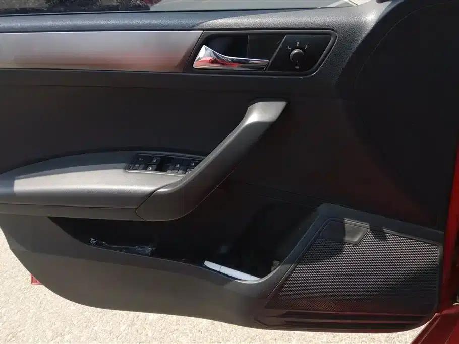 Rapid 2014 1.6L Automatic Enjoy Edition — миниатюра 7
