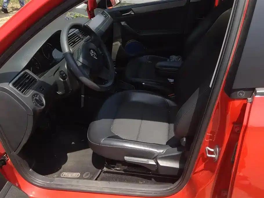 Rapid 2014 1.6L Automatic Enjoy Edition — миниатюра 9