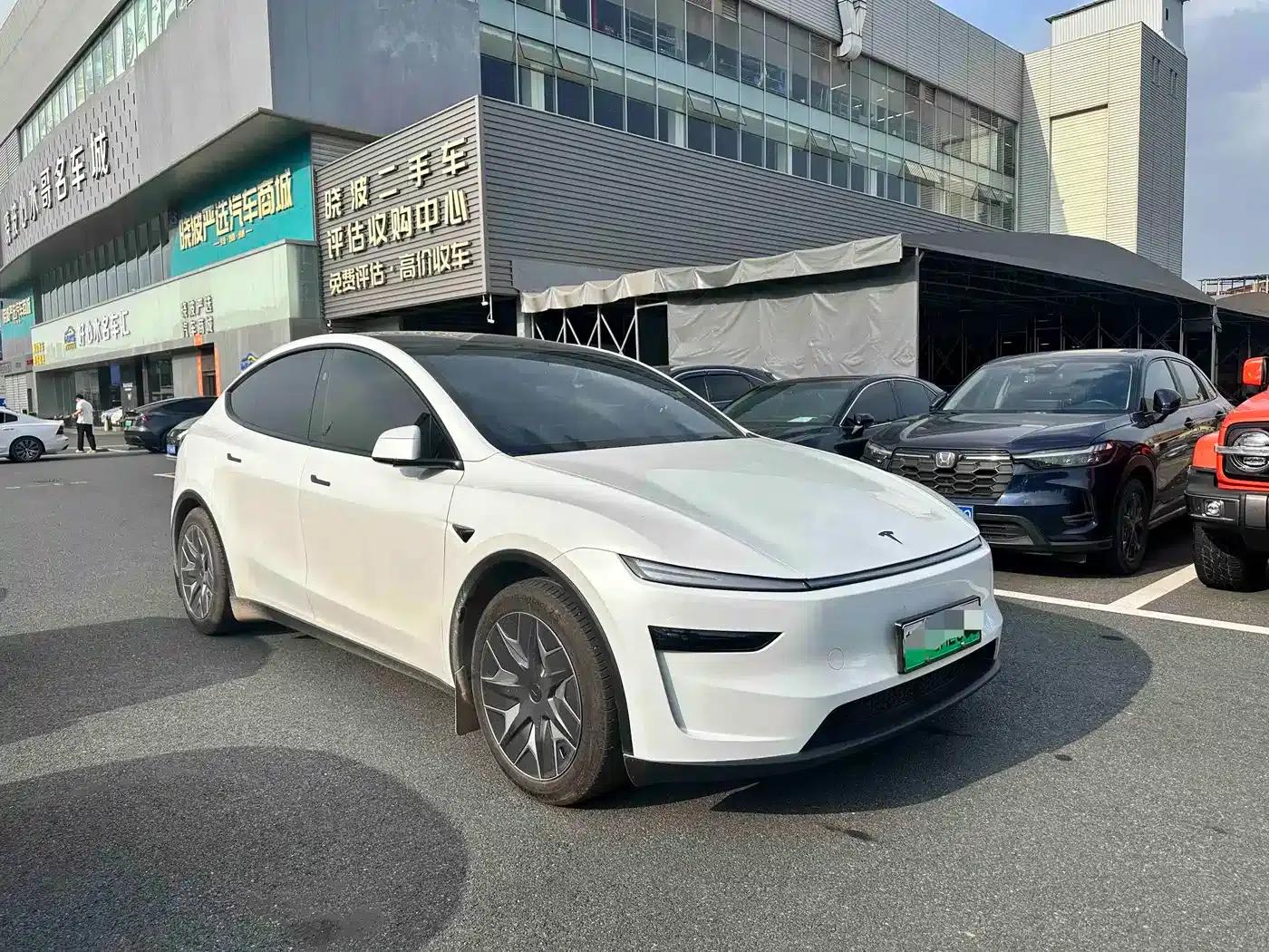 Model Y L 2025 Long Range All-Wheel Drive — миниатюра 2