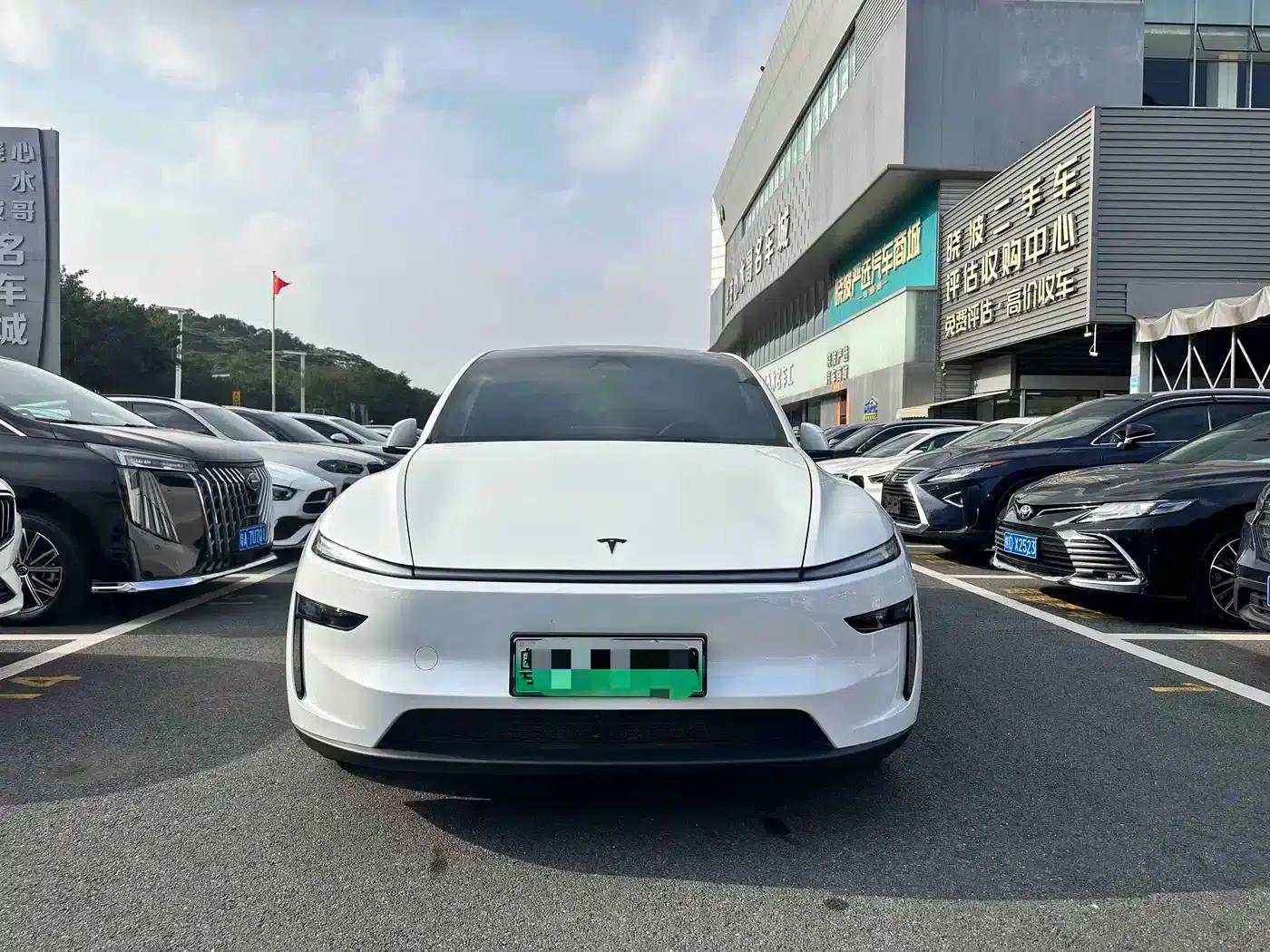 Model Y L 2025 Long Range All-Wheel Drive — миниатюра 3