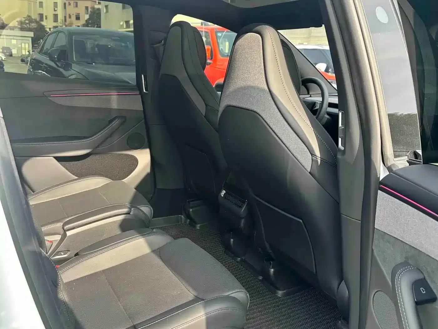 Model Y L 2025 Long Range All-Wheel Drive — миниатюра 23