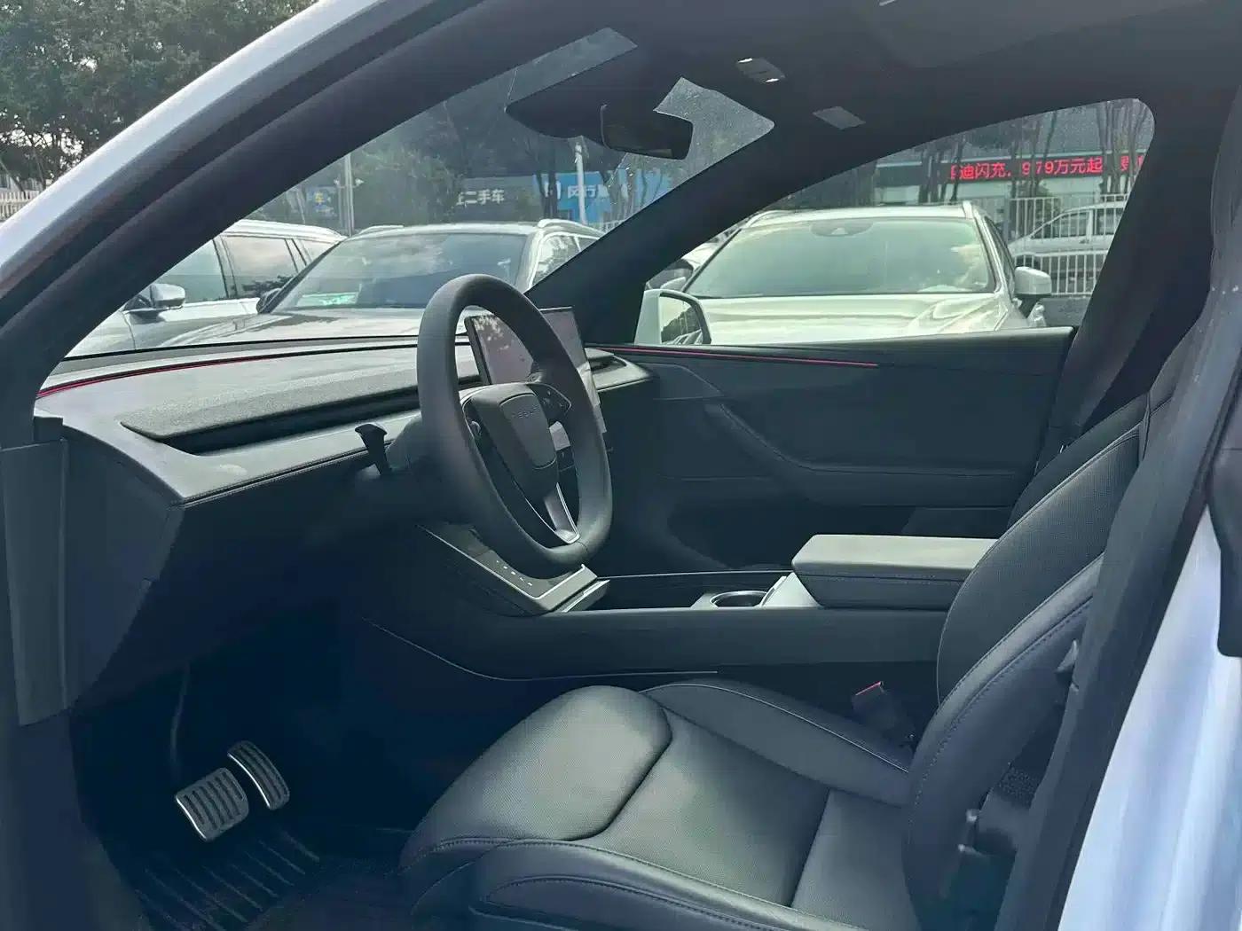 Model Y L 2025 Long Range All-Wheel Drive — миниатюра 8