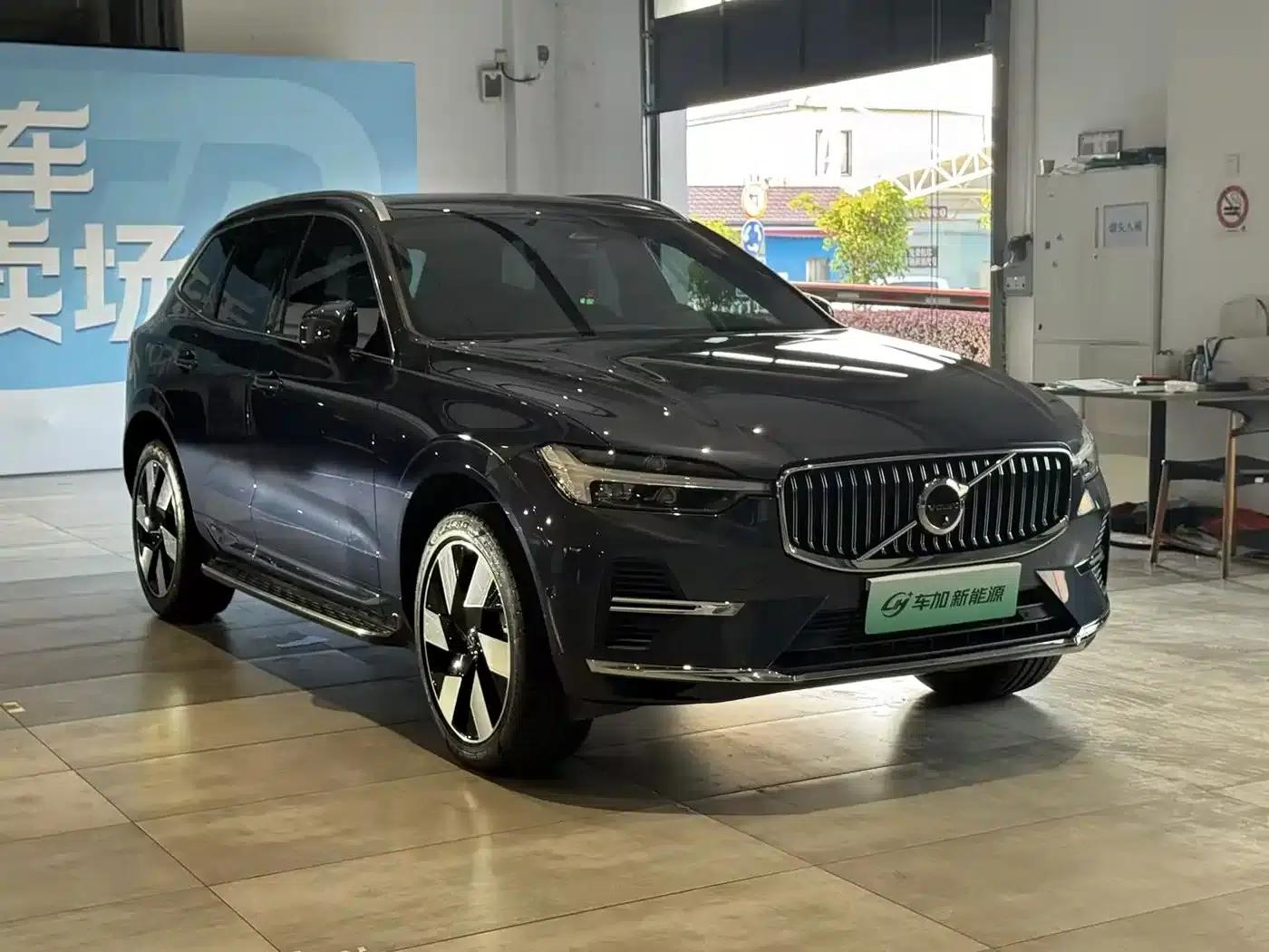 2025 Volvo XC60 Plug-in Hybrid, Long Range AWD Inscription Luxury Edition — миниатюра 3