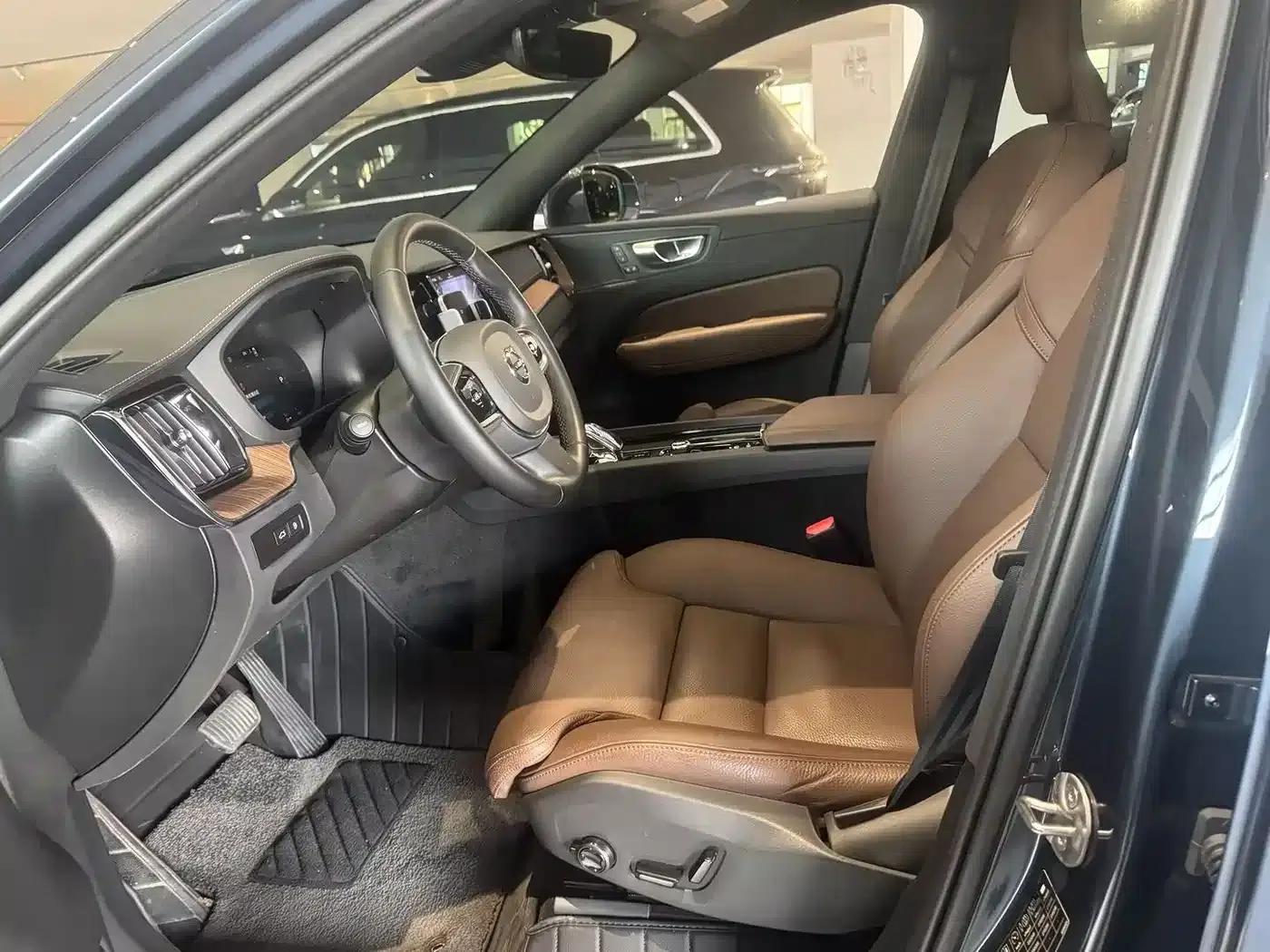 2025 Volvo XC60 Plug-in Hybrid, Long Range AWD Inscription Luxury Edition — миниатюра 6