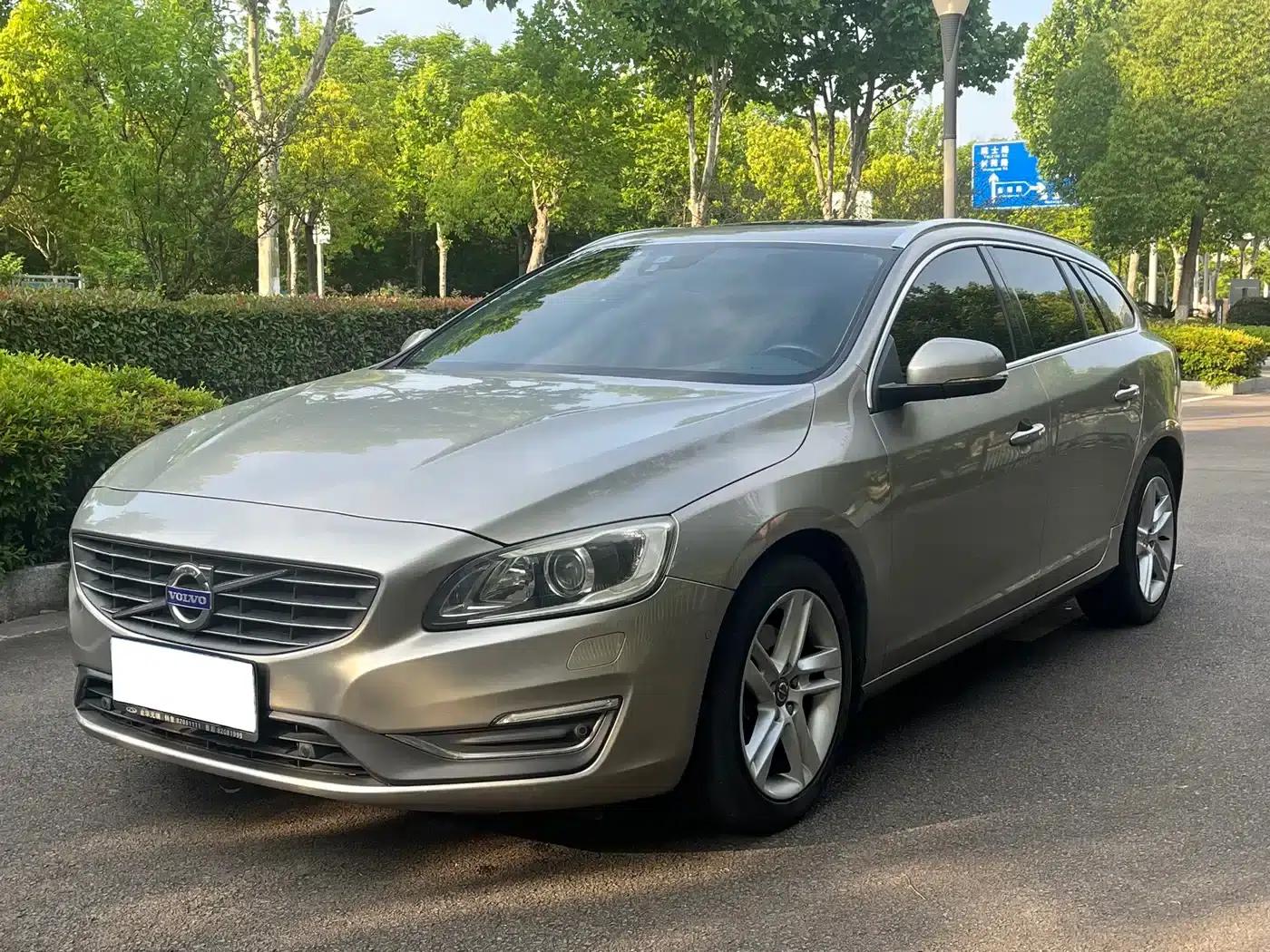 2013 Volvo V60 T5 Comfort Edition — миниатюра 1