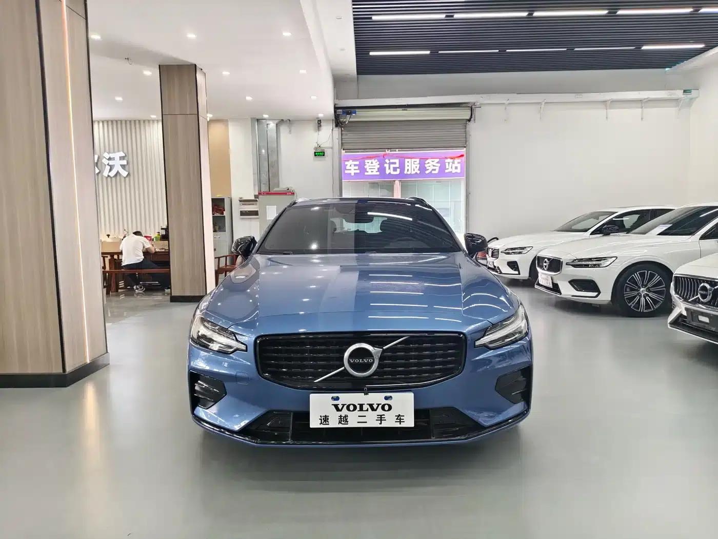 2021 Volvo V60 B5 Smart Sport Edition — миниатюра 2