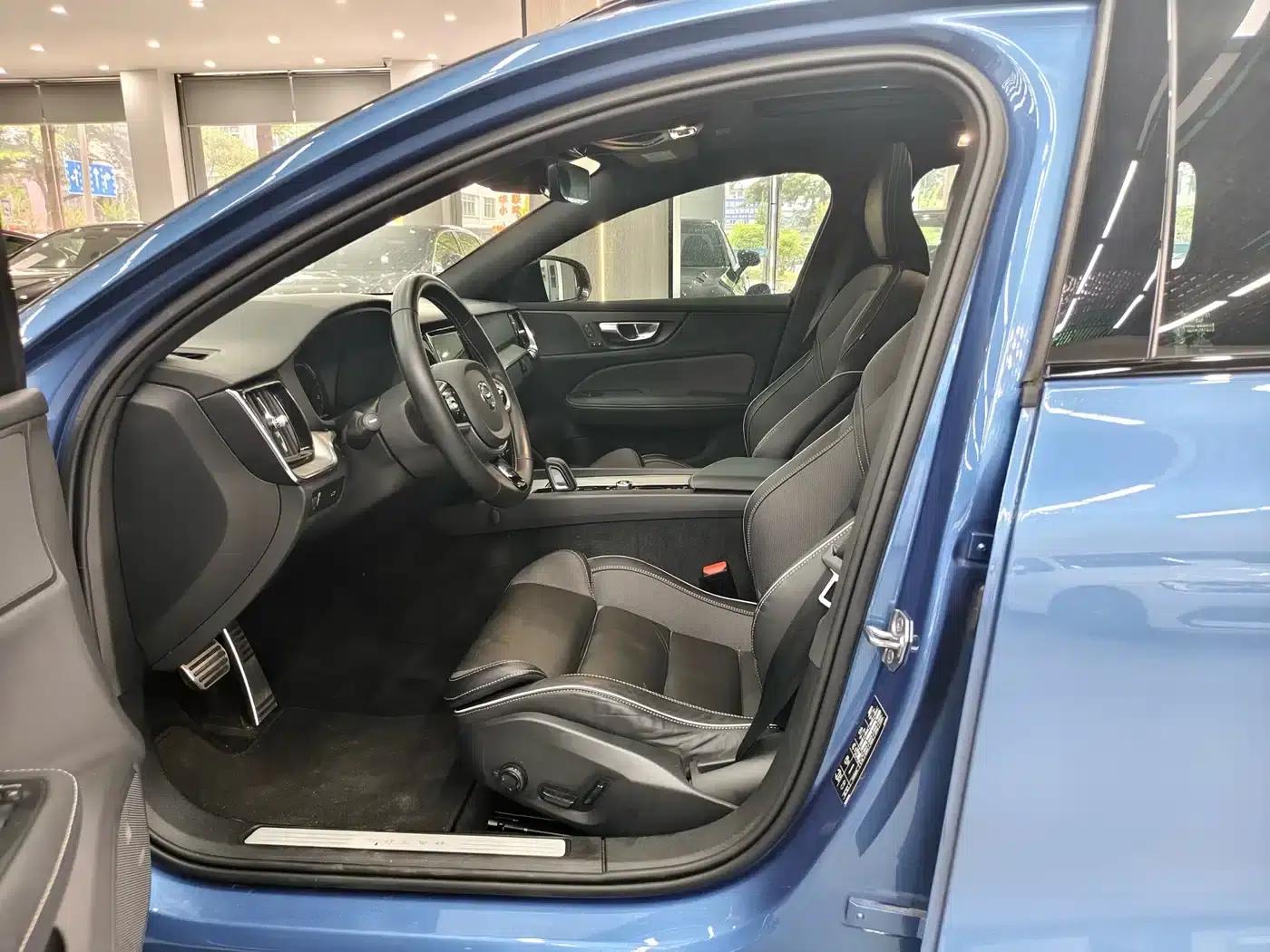 2021 Volvo V60 B5 Smart Sport Edition — миниатюра 4