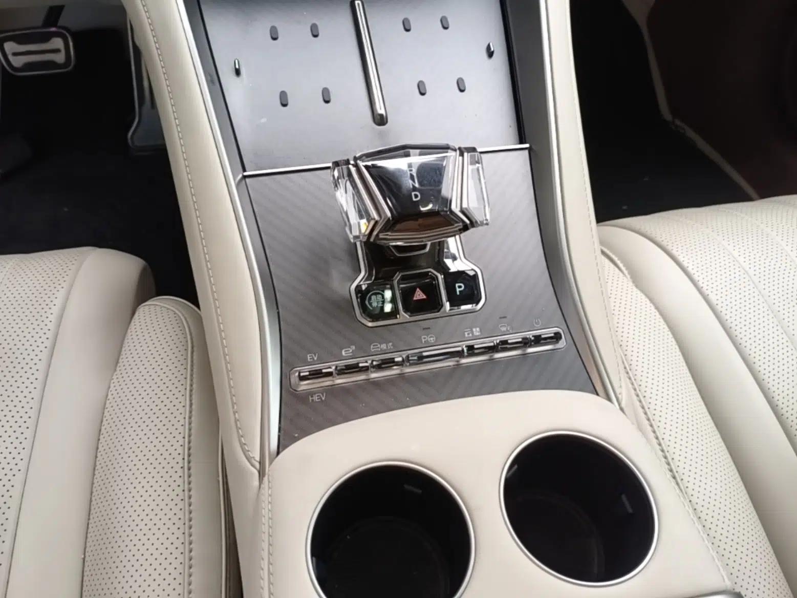Denza Z9GT 2024 1100 Four-Wheel Drive Ultra Version — миниатюра 17