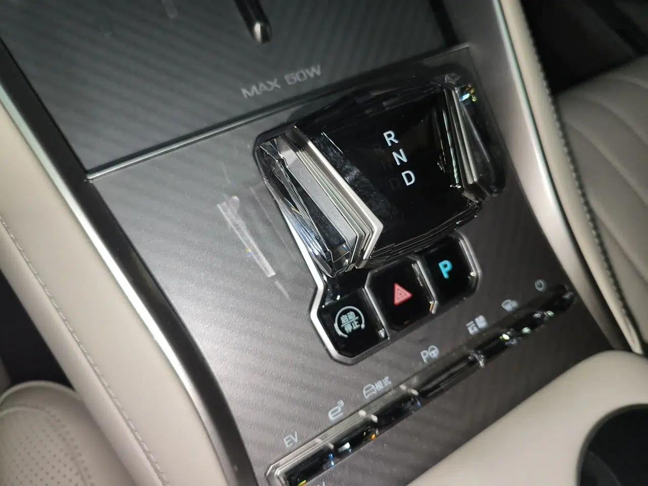 Denza Z9GT 2024 1100 4x4 Max First Edition — миниатюра 15