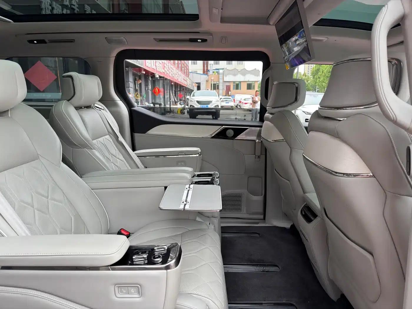 Volvo EM90 2025 Ultra 6-seater — миниатюра 14