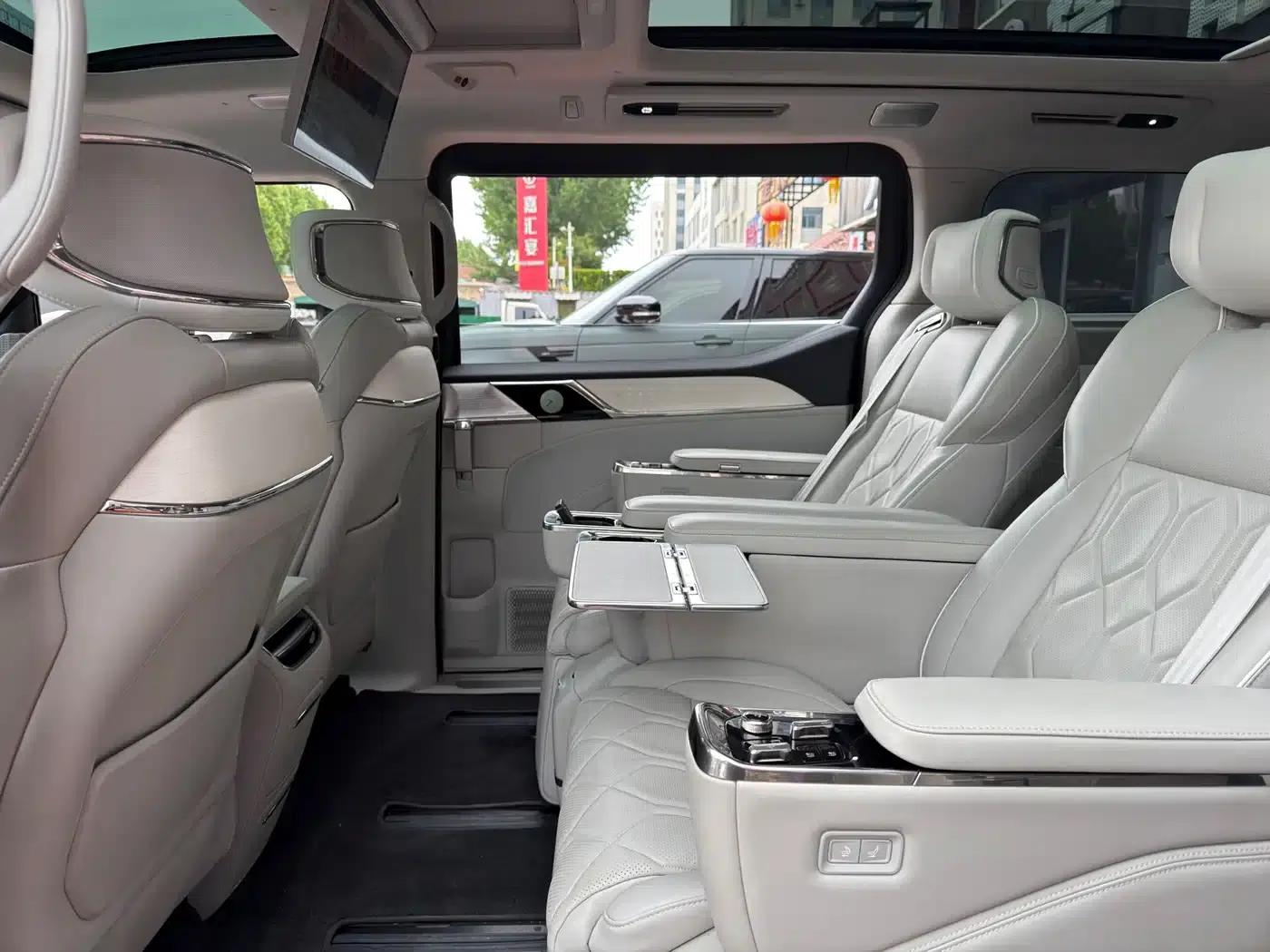 Volvo EM90 2025 Ultra 6-seater — миниатюра 8