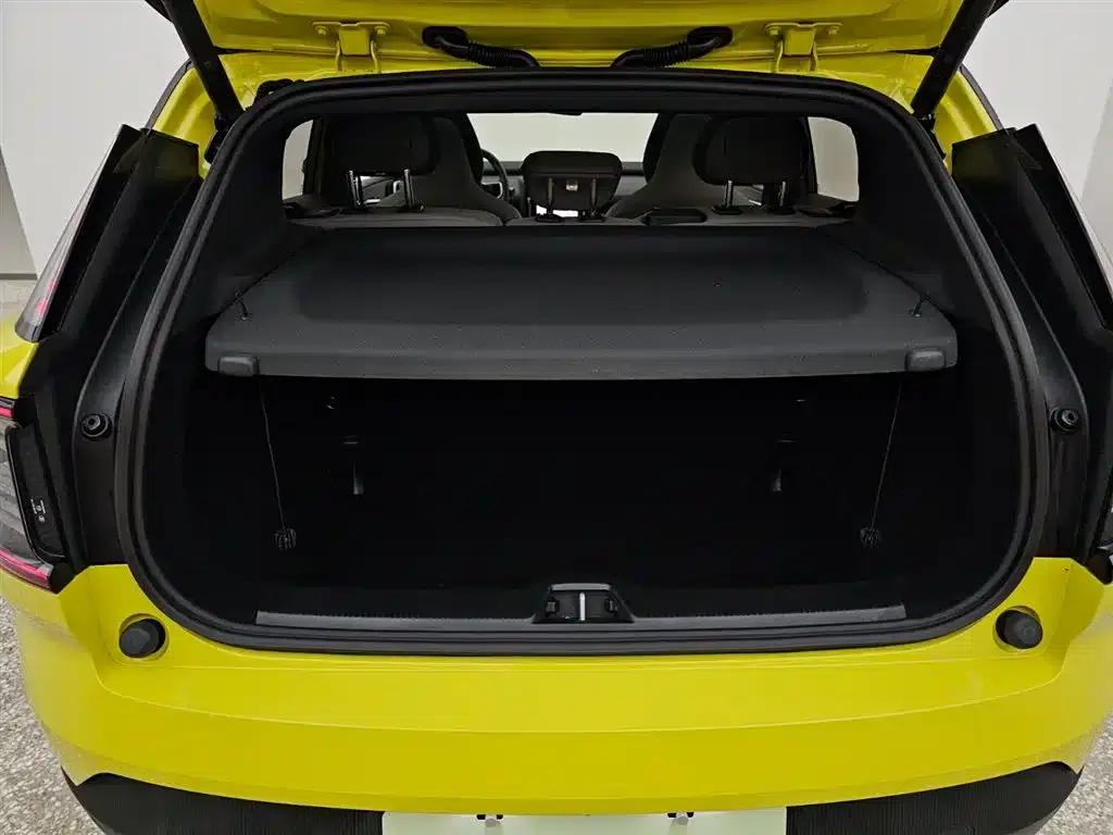 Volvo EX30 2025 Dual Motor All-Wheel Drive High-Performance Ultra — миниатюра 13