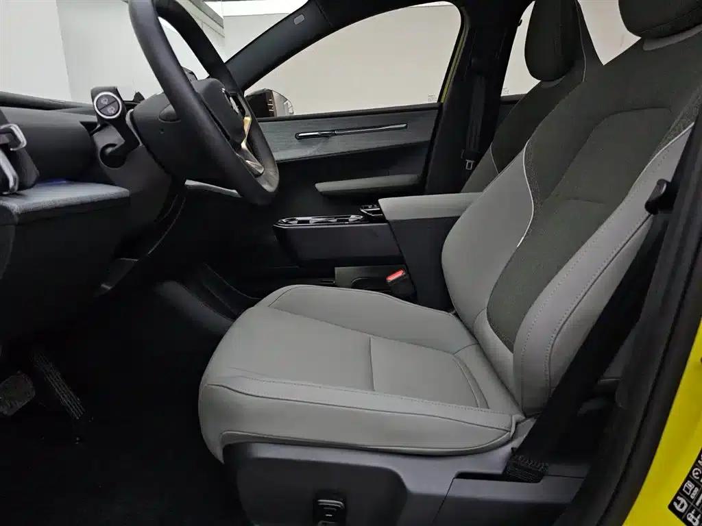 Volvo EX30 2025 Dual Motor All-Wheel Drive High-Performance Ultra — миниатюра 9
