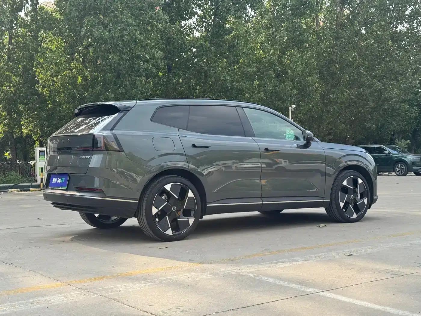 2026 Volvo XC70 Plug-in Hybrid, All-Wheel Drive, Ultra Range — миниатюра 12