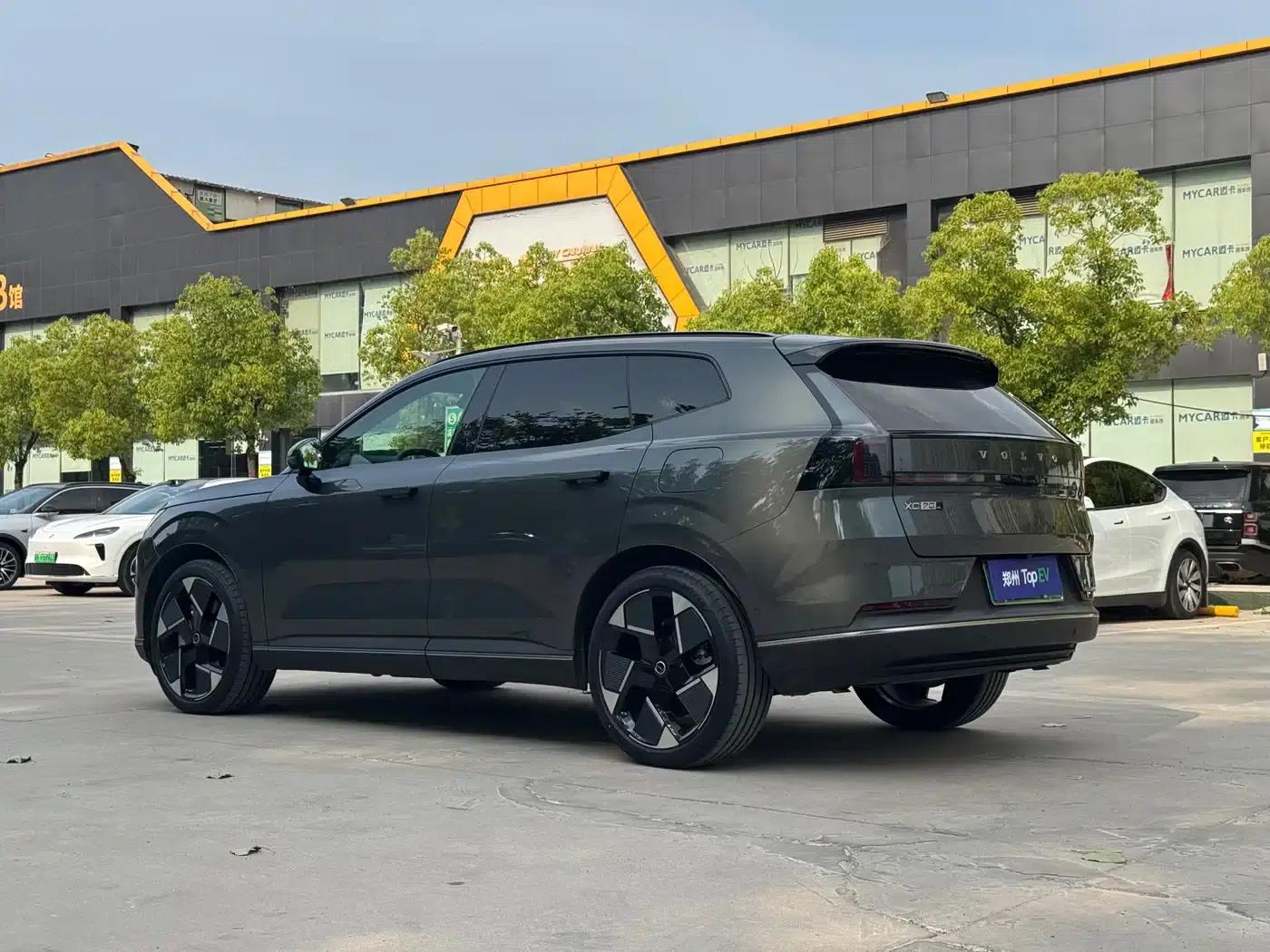 2026 Volvo XC70 Plug-in Hybrid, All-Wheel Drive, Ultra Range — миниатюра 14