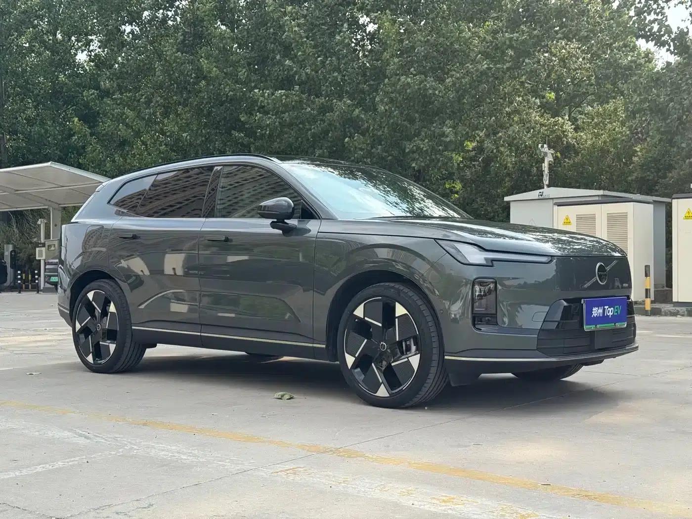 2026 Volvo XC70 Plug-in Hybrid, All-Wheel Drive, Ultra Range — миниатюра 3