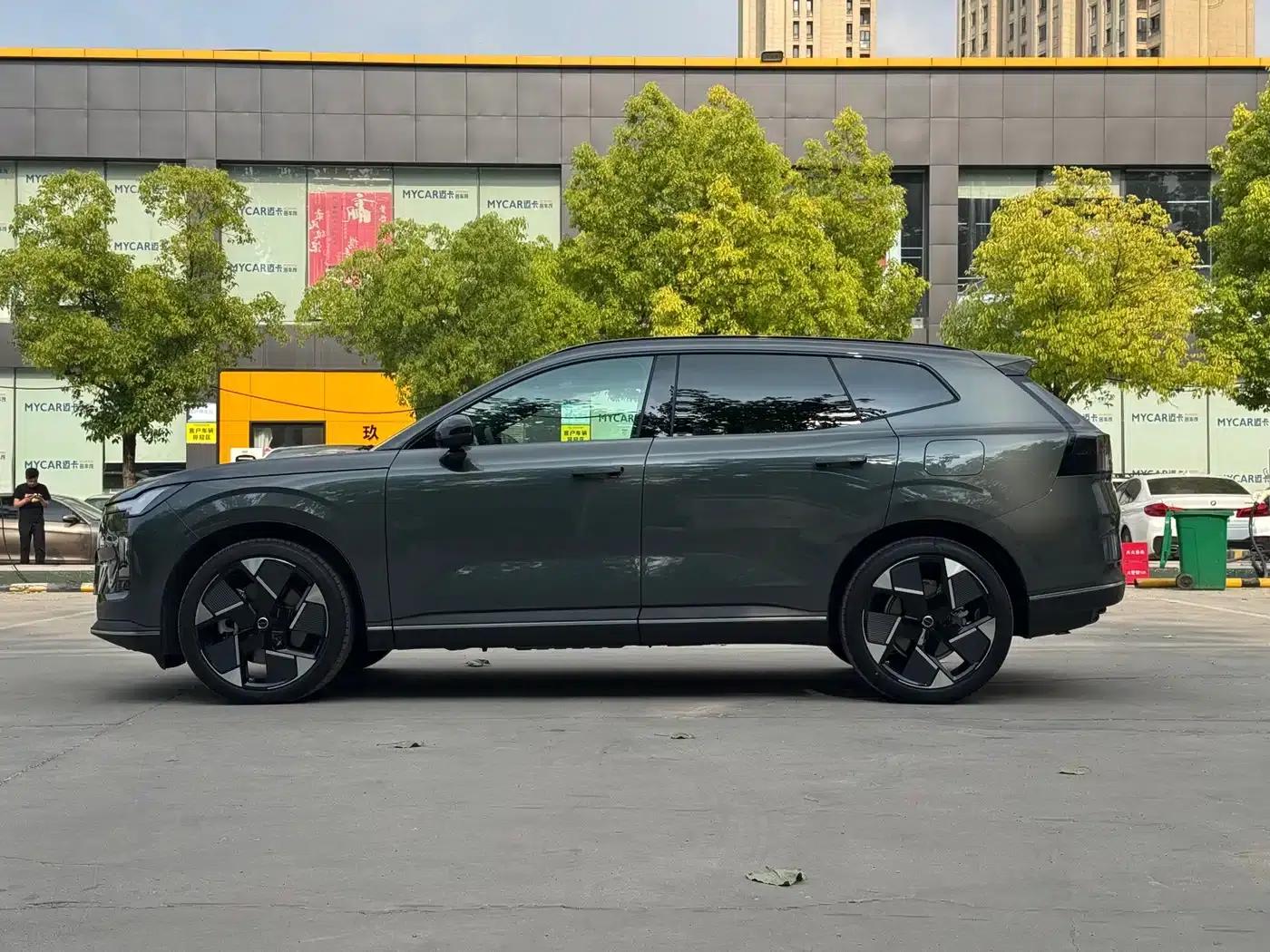 2026 Volvo XC70 Plug-in Hybrid, All-Wheel Drive, Ultra Range — миниатюра 5