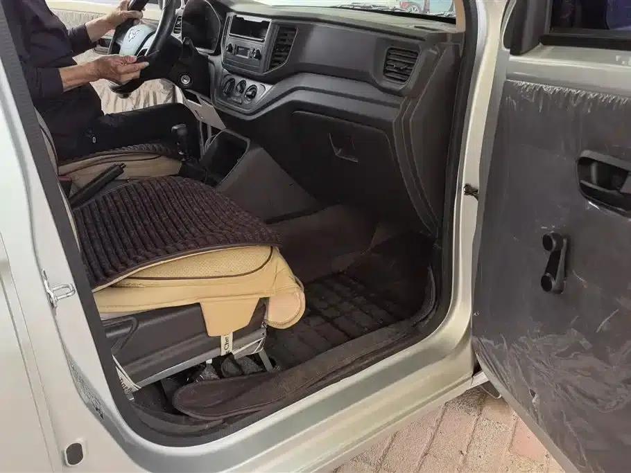 Wuling Hongguang V 2019 1.5L Basic Model (National VI Emission Standard) LAR — миниатюра 8
