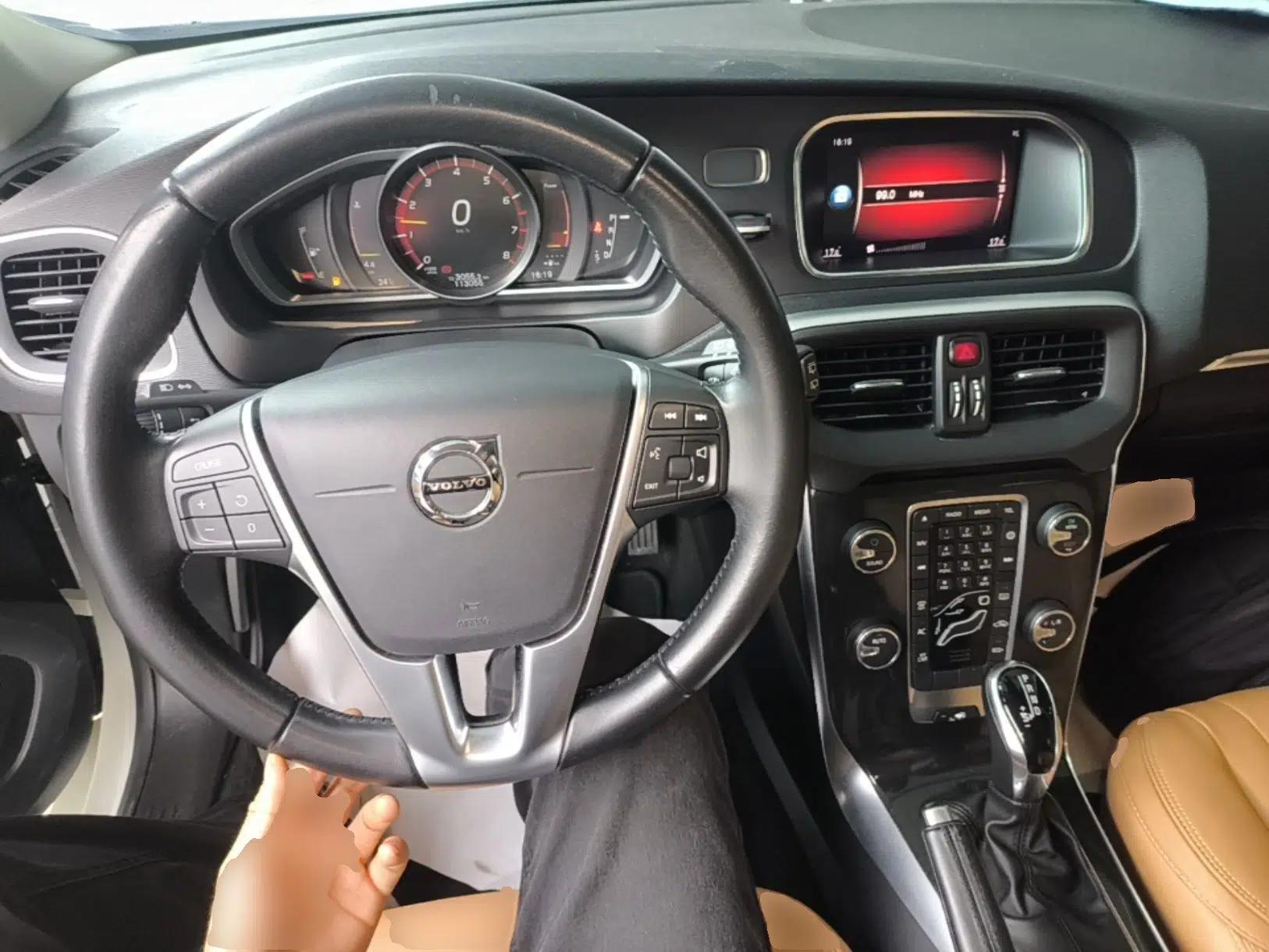 Volvo V40 2019 T3 Zhiyi Edition — миниатюра 13