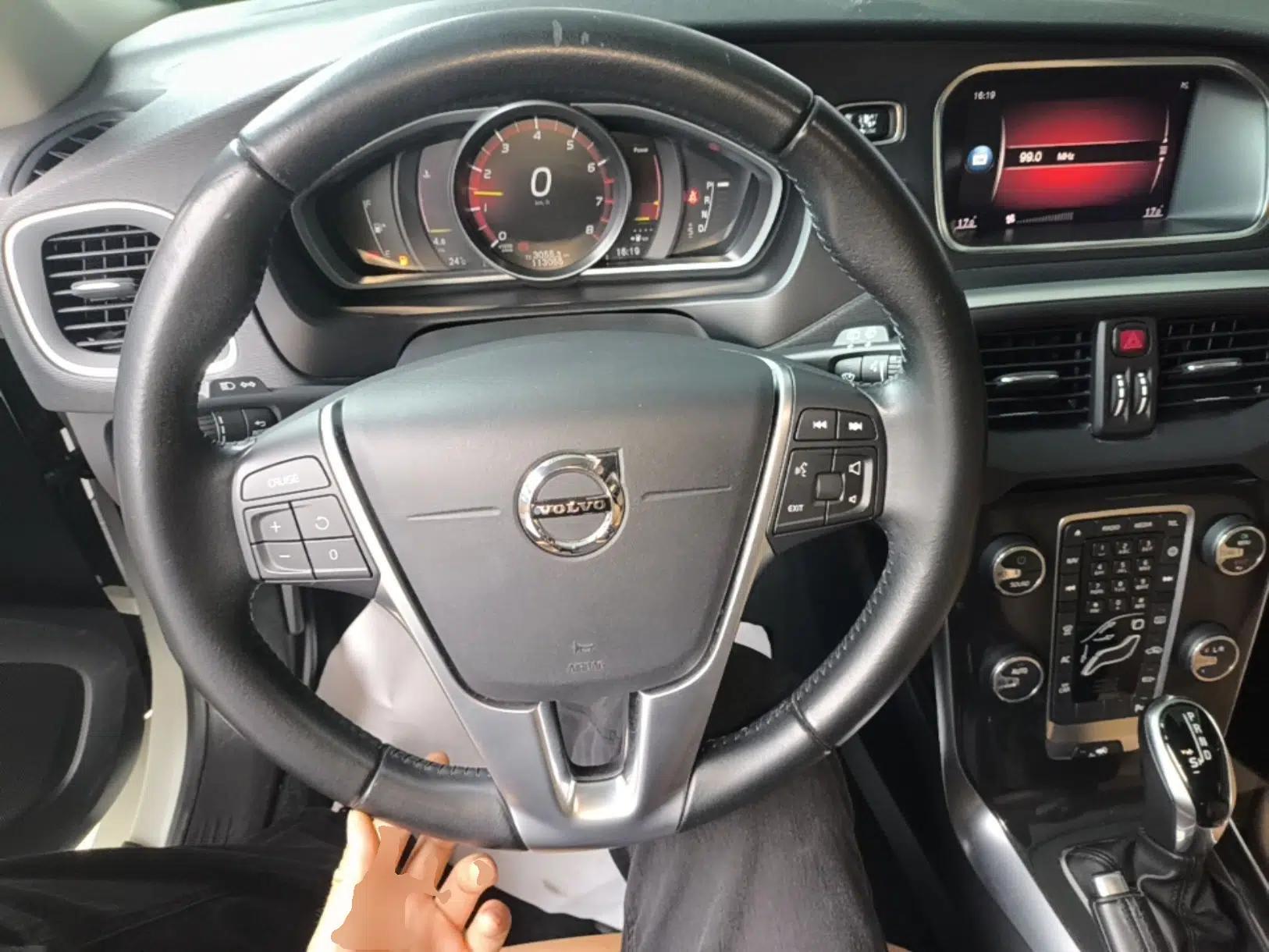 Volvo V40 2019 T3 Zhiyi Edition — миниатюра 14